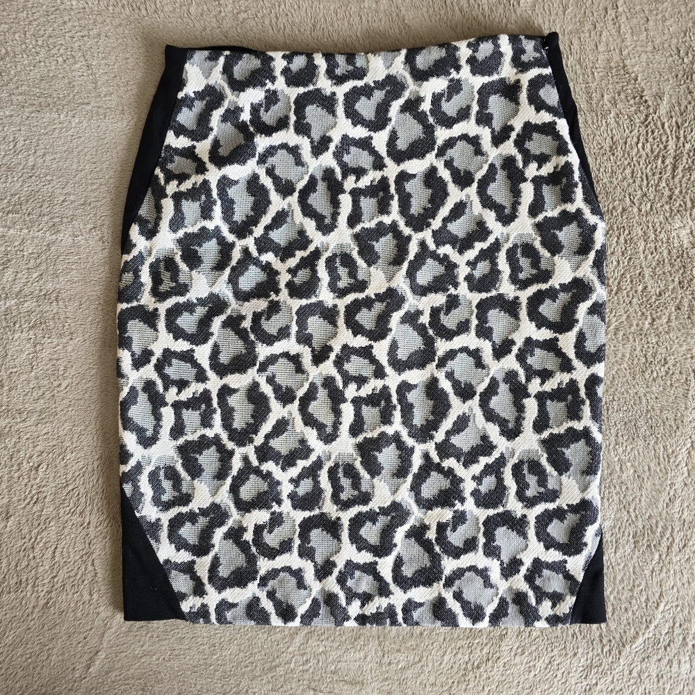 Diane Von Furstenberg Emma Leopard Print Knee Length Pencil Skirt Size 10 - Picture 2 of 12